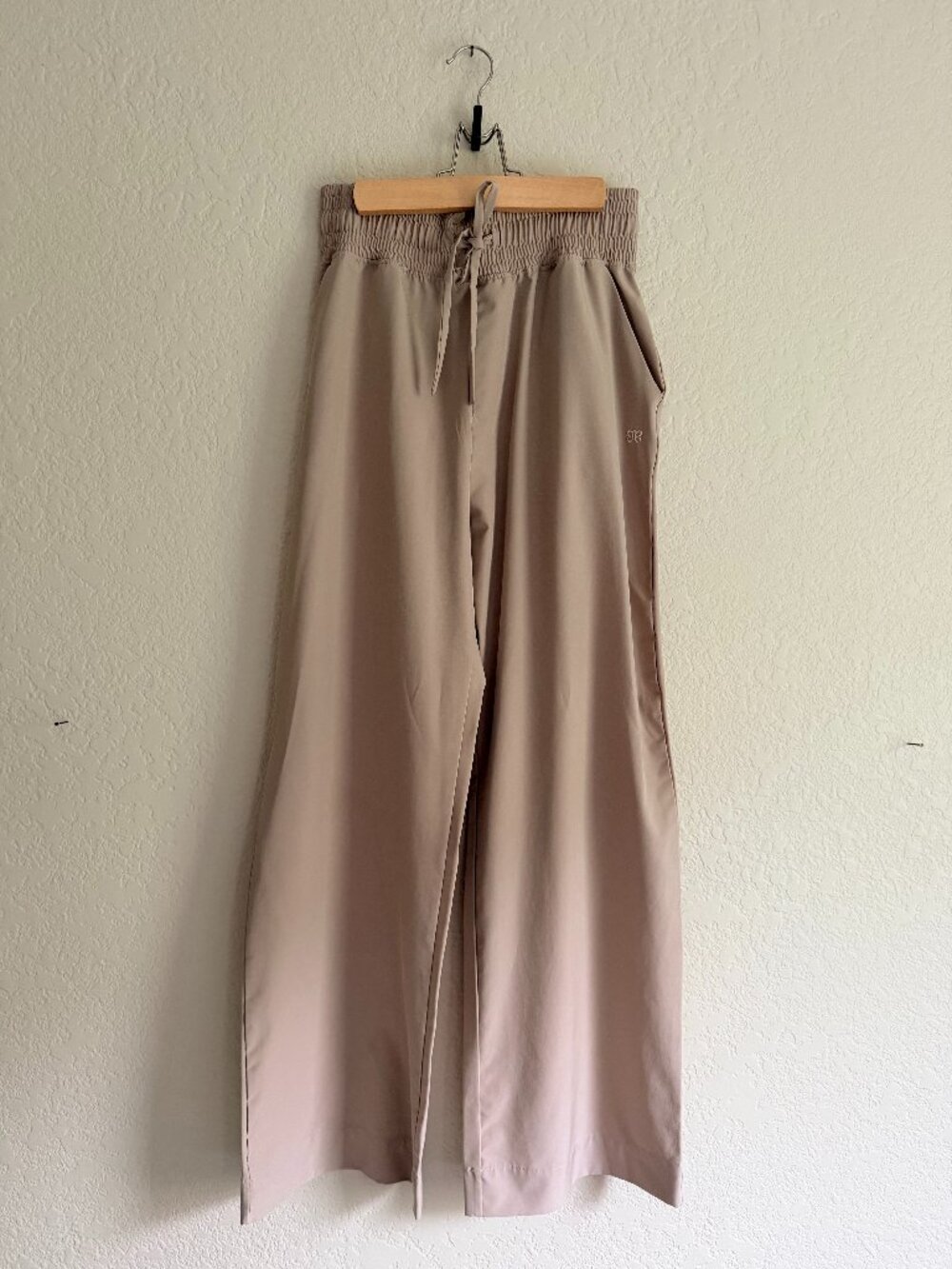 Albion Fit wide leg tan pants size S